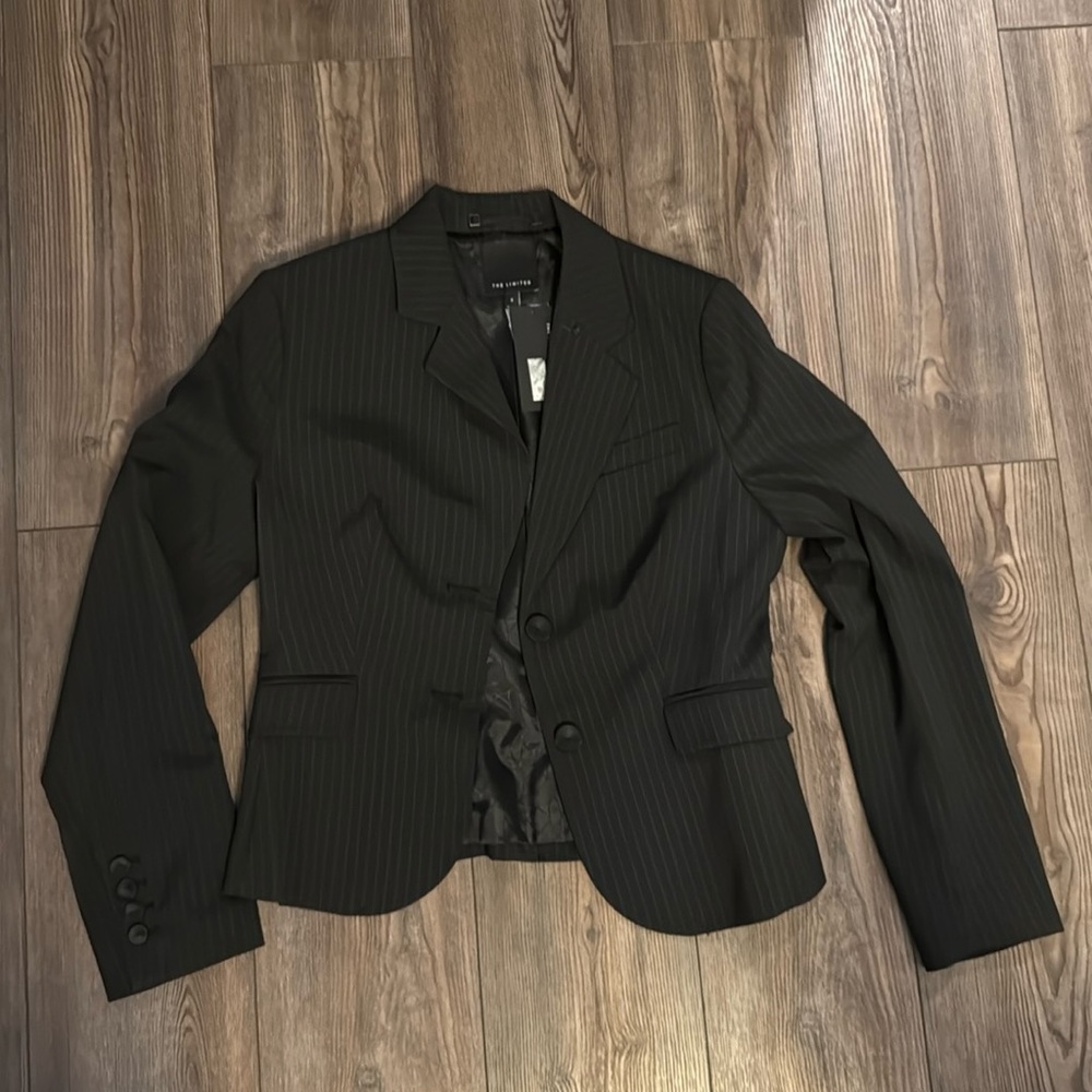 NWT gorgeous black pinstripe suit from the Limited. Sz 8 Cassidy